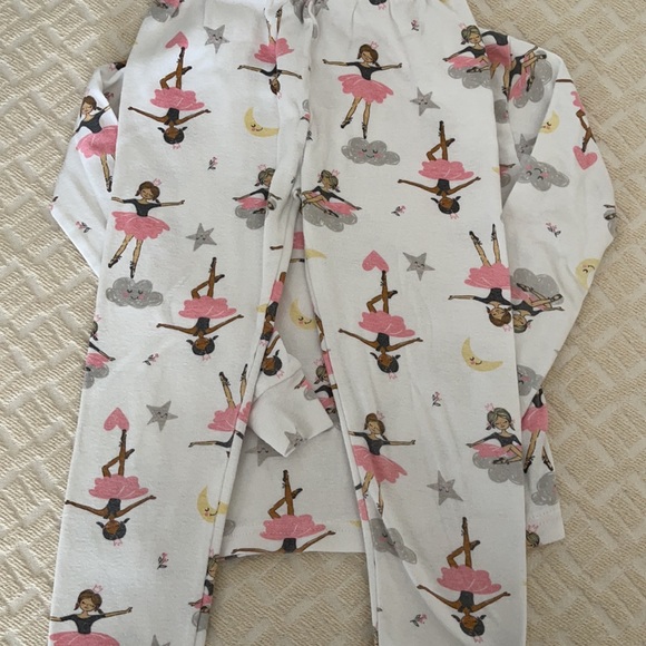 Carter’s girls size 4T pajama set - Picture 3 of 5
